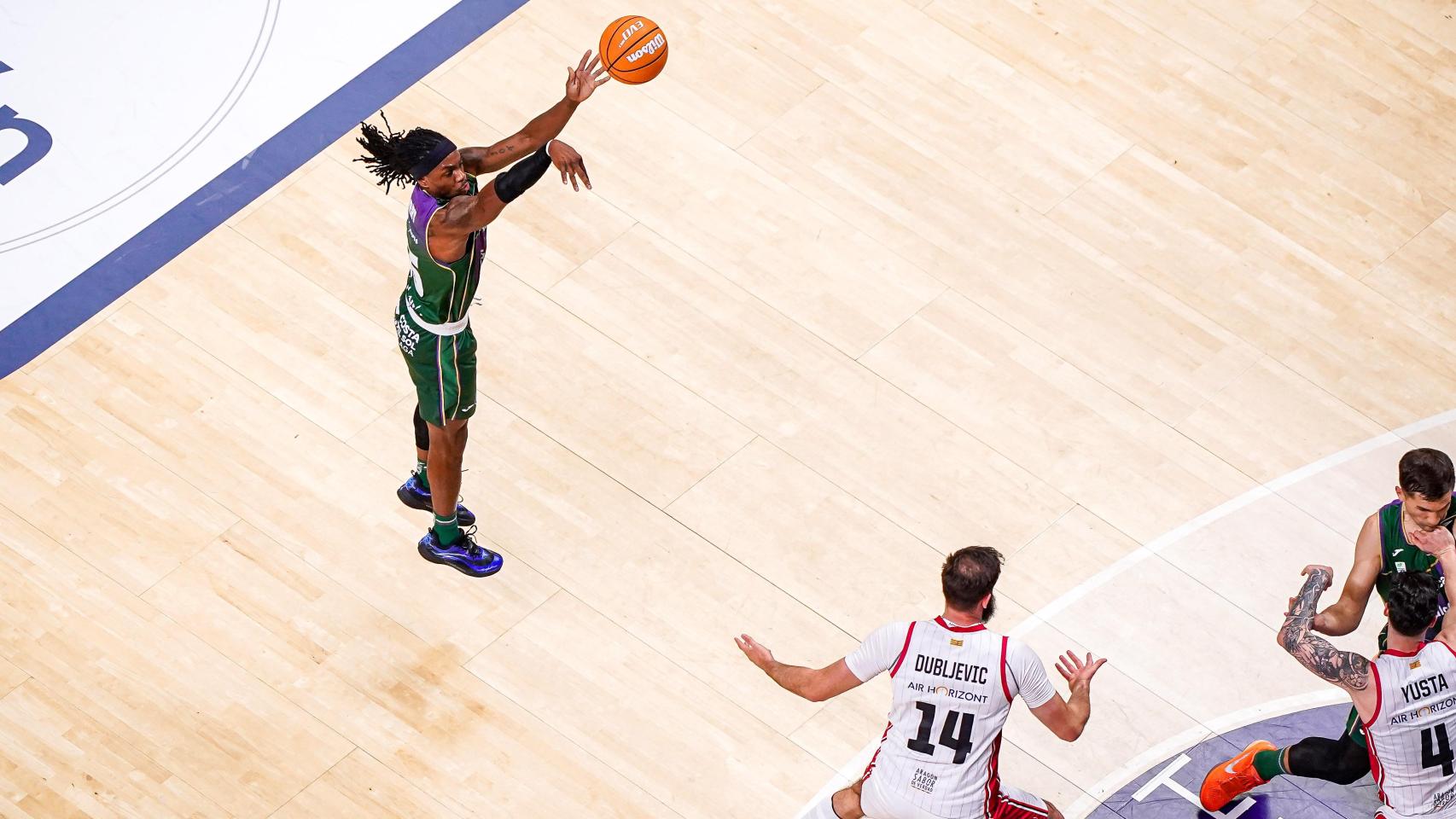 Kendrick Perry durante el Unicaja vs. Casademont Zaragoza de la Liga Endesa