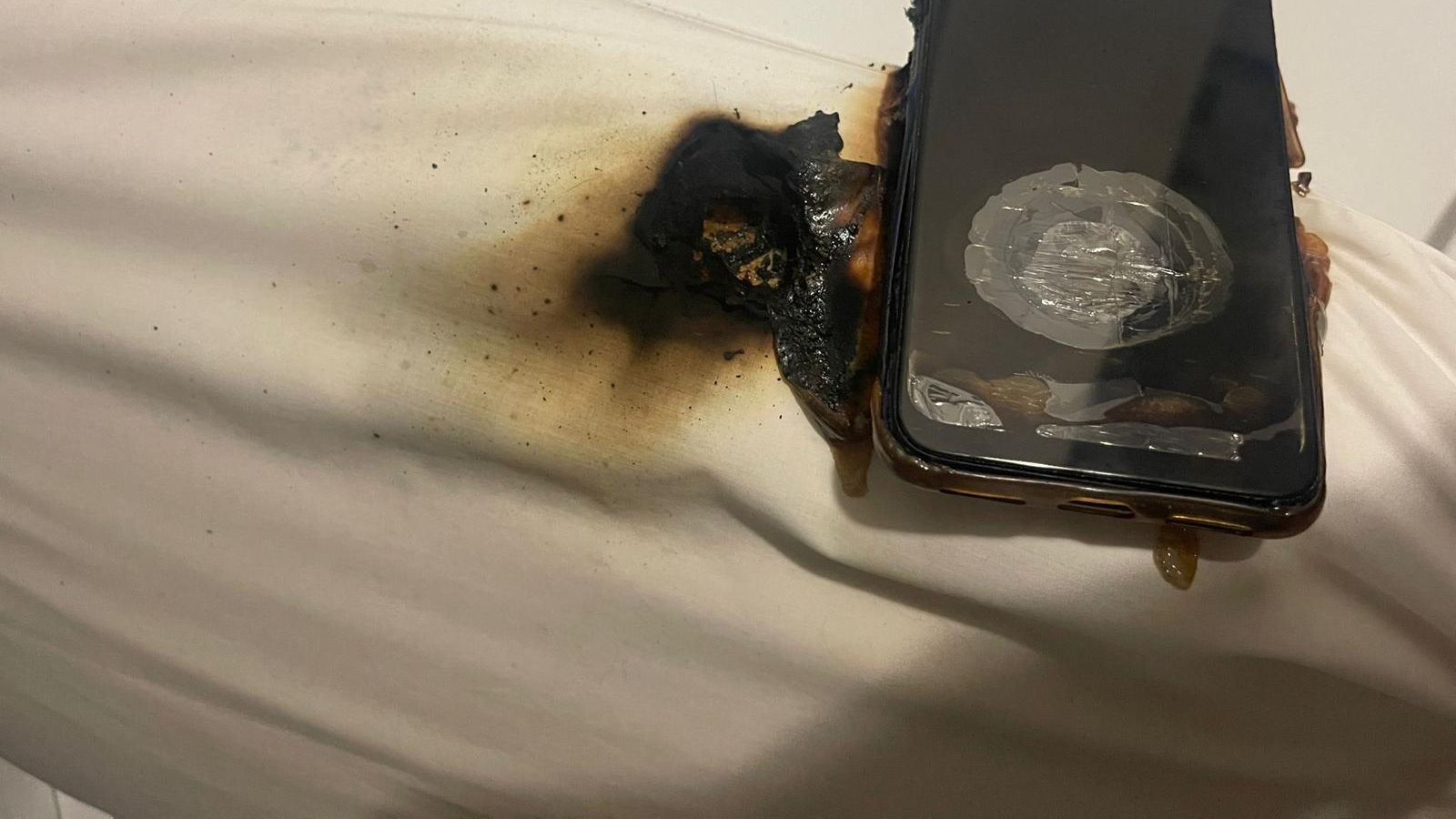 Estado en el que quedó el móvil que explotó en Moaña.
