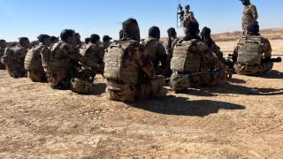 Una clase teórica sobre seguridad en el manejo de armas en Irak.