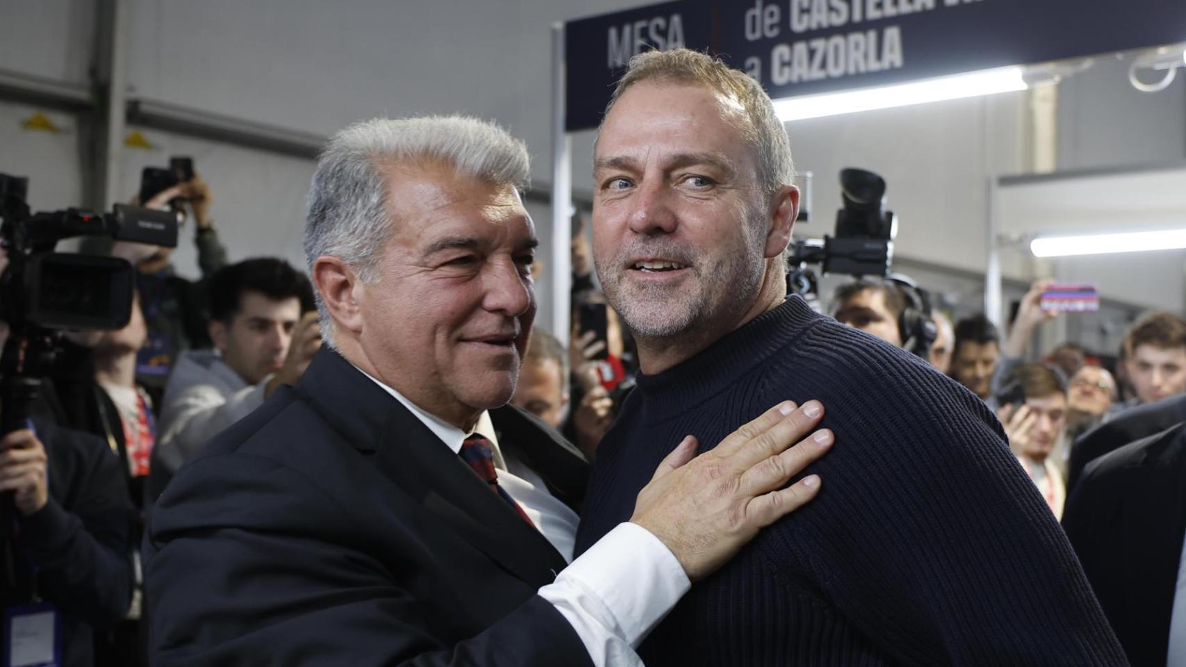 Joan Laporta y Hansi Flick, antes de votar en las elecciones para elegir al nuevo presidente del Barcelona