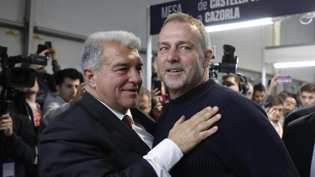 Joan Laporta y Hansi Flick, antes de votar en las elecciones para elegir al nuevo presidente del Barcelona