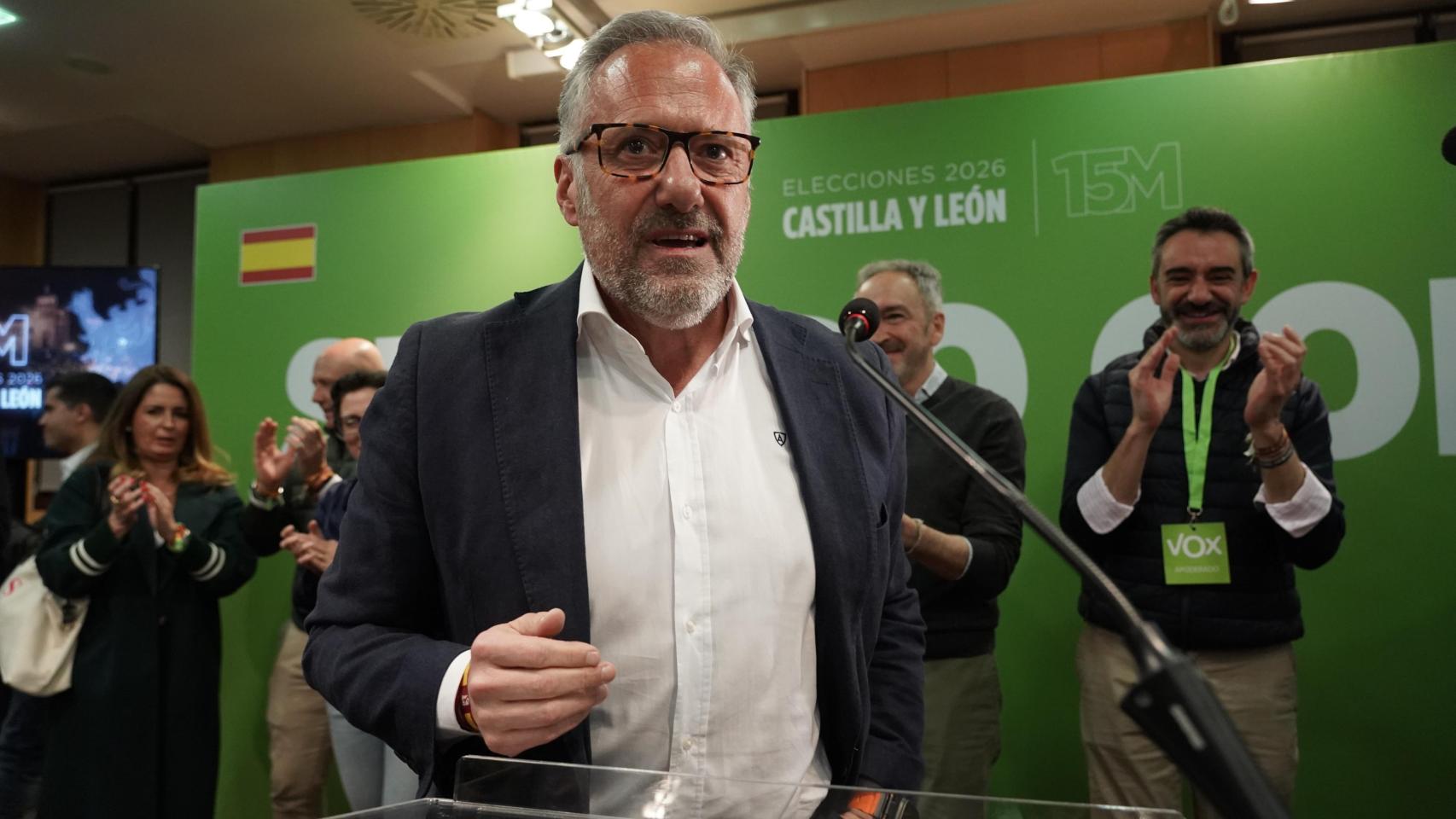 El candidato de VOX a la presidencia de Castilla y León, Carlos Pollán, en el  AC Hotel Palacio de Santa Ana, Arroyo de la Encomienda (Valladolid) donde ha seguido el resultado de las elecciones