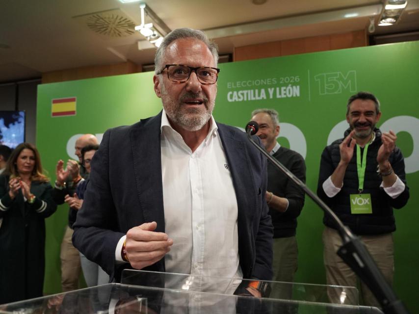El candidato de VOX a la presidencia de Castilla y León, Carlos Pollán, en el  AC Hotel Palacio de Santa Ana, Arroyo de la Encomienda (Valladolid) donde ha seguido el resultado de las elecciones.