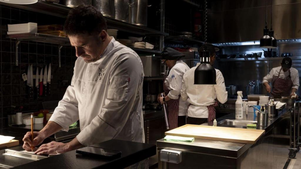 El chef Javier Estévez, al frente de La Tasquería.