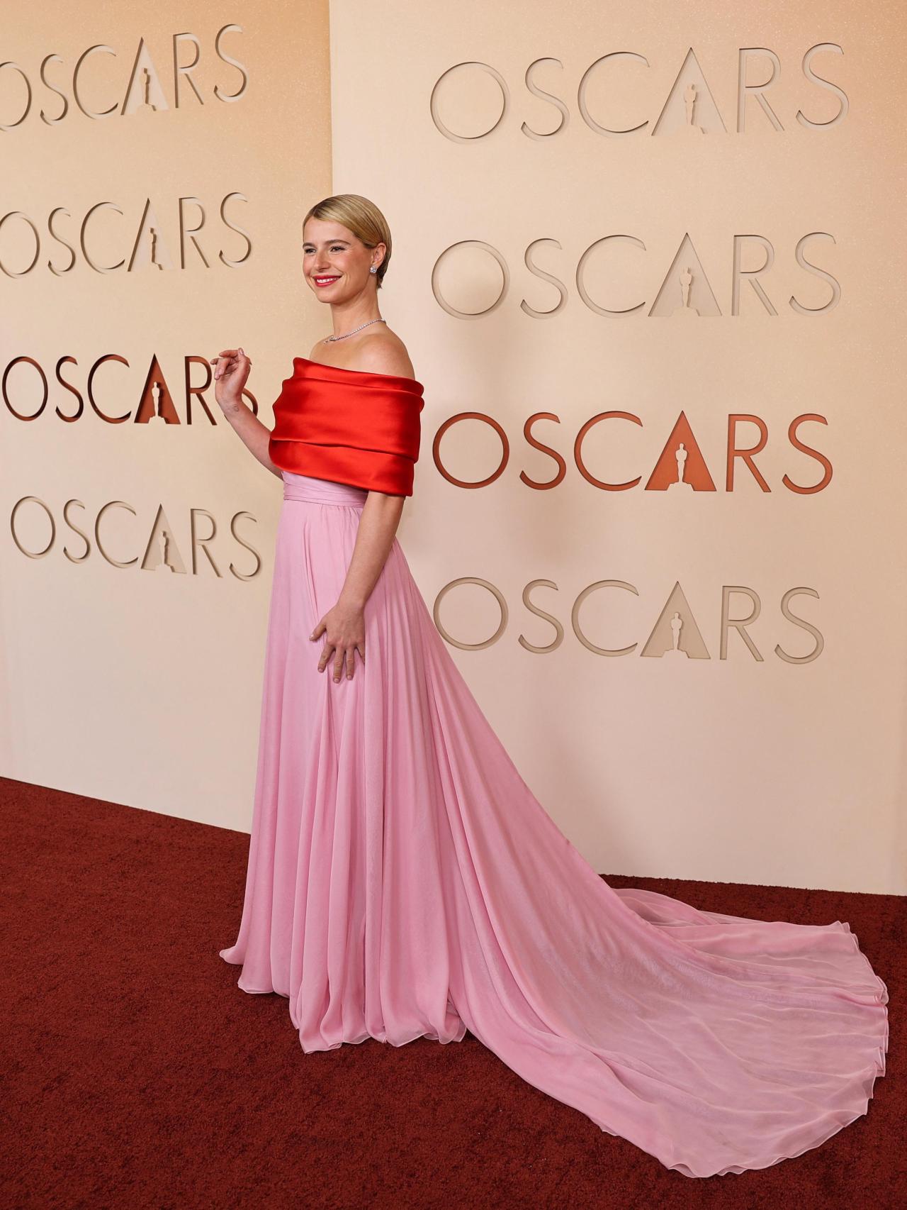 Todos los looks de los Oscar 2026: de la belleza sofisticada de Emma Stone en Vuitton a la espectacularidad de Demi Moore con Schiaparelli