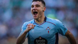 Ferrán Jutglá anota un tanto al Betis.