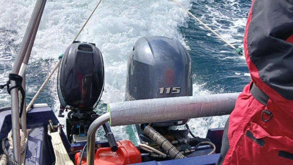 Rescatada una embarcación de recreo en la Ría de Pontevedra.