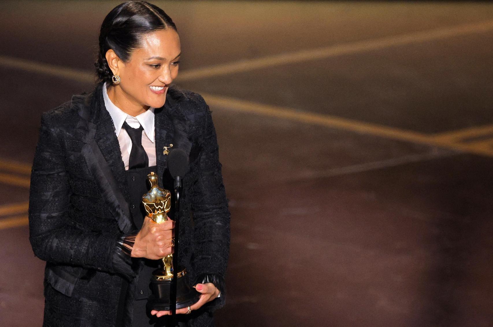 Autumn Durald Arpakaw recoge el Oscar a la mejor fotografía por 'Los pecadores'. Foto: Reuters
