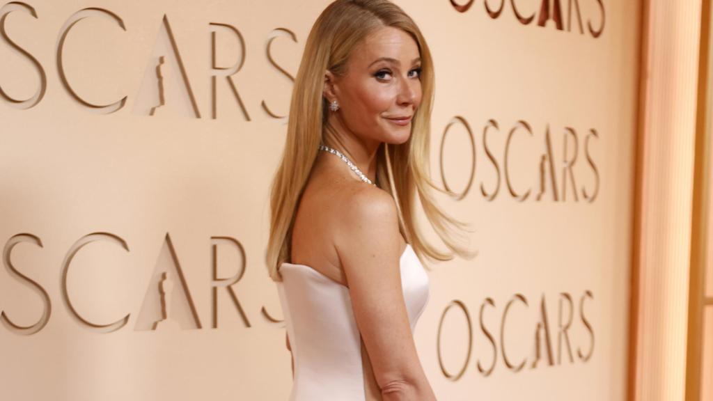 Gwyneth Paltrow llega a la 98ª ceremonia anual de los Oscar.