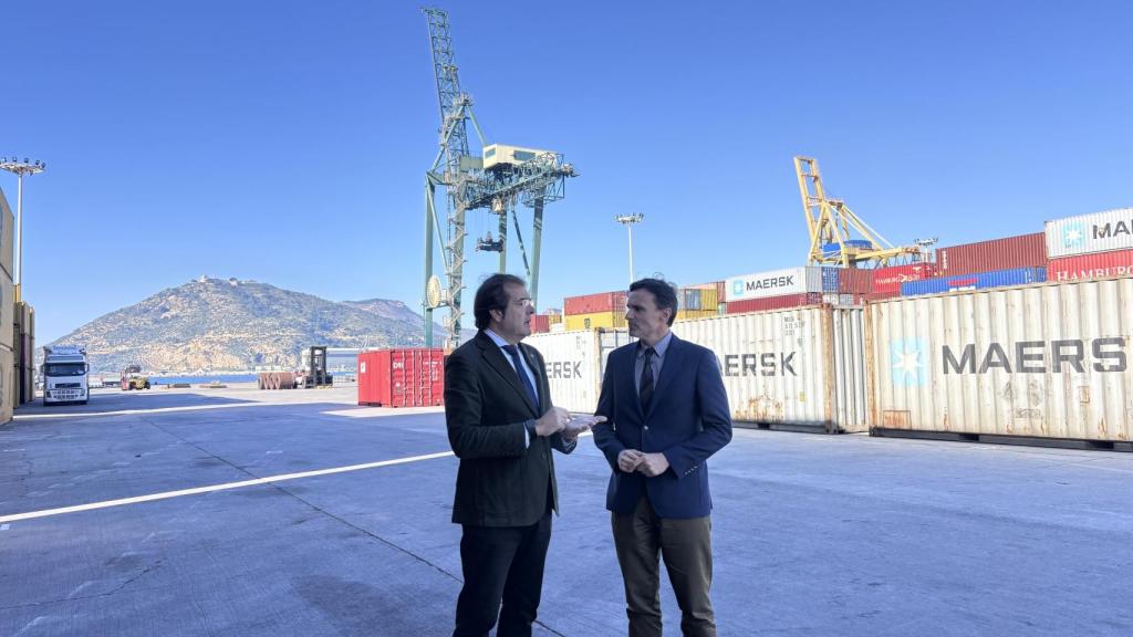 El presidente de la Autoridad Portuaria de Cartagena, Pedro Pablo Hernández junto a el consejero de Fomento de la Región de Murcia, Jorge García Montoro