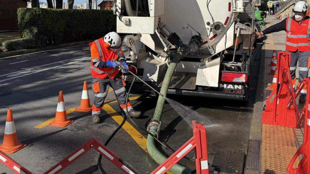 Los trabajos en el acantiladlo de Benidorm.