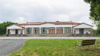 Escuela unitaria de Rial, en Laraño