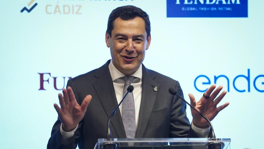 El presidente de la Junta de Andalucía, Juanma Moreno, durante el VI Foro Económico Español en Andalucía.