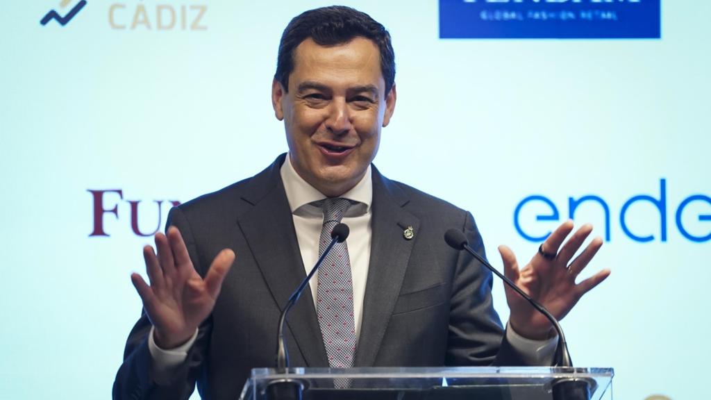 El presidente de la Junta de Andalucía, Juanma Moreno, durante el VI Foro Económico Español en Andalucía.