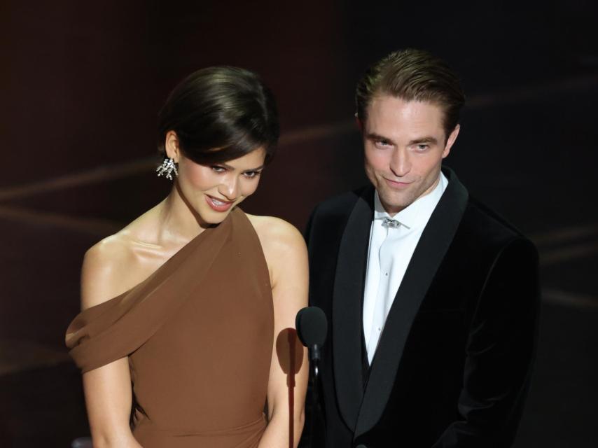 Zendaya y Robert Pattinson, en el escenario.