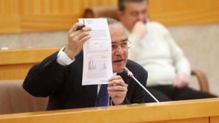 José Julián Gregorio en el pleno extraordinario celebrado este lunes en el Ayuntamiento de Talavera de la Reina.