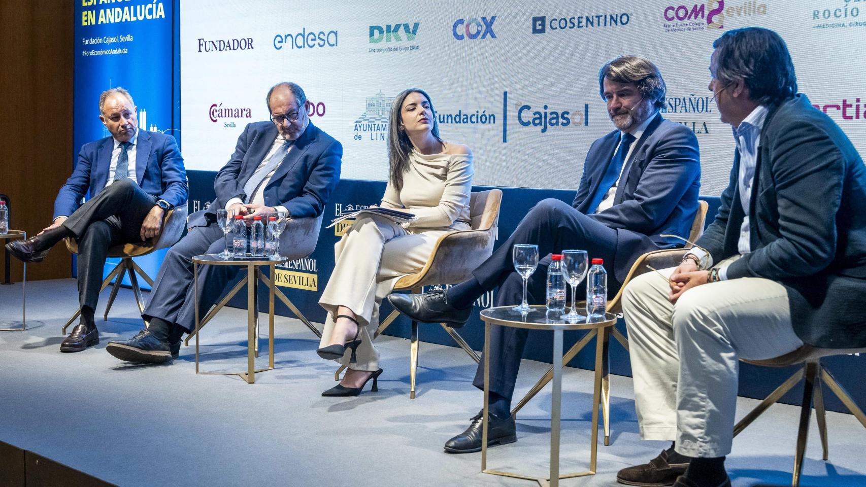 Imagen de la mesa redonda 'La colaboración público-privada como fórmula: balance y perspectivas', en la primera jornada del VI Foro Económico Español en Andalucía.