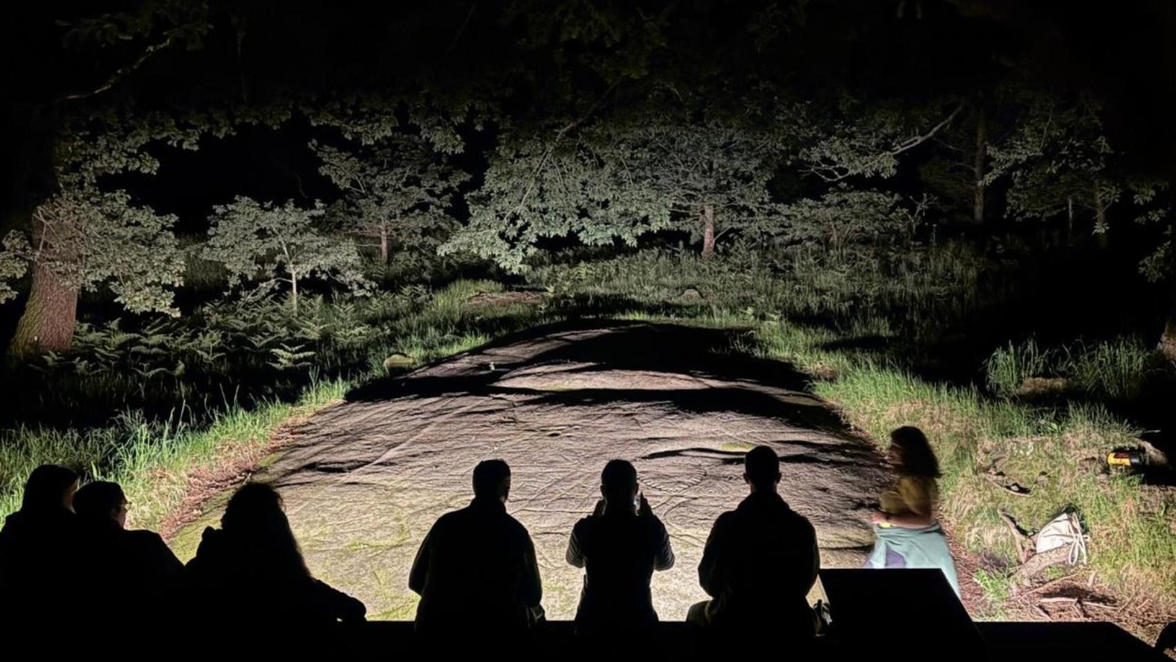 Visita nocturna por el Parque Arqueolóxico de Arte Rupestre de Campo Lameiro