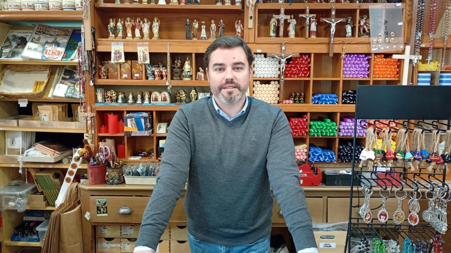 José Ignacio Gonzalo, en el interior de la Cerería Zalo.