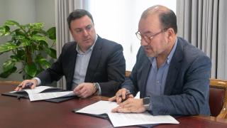 Imagen de la firma del acuerdo.