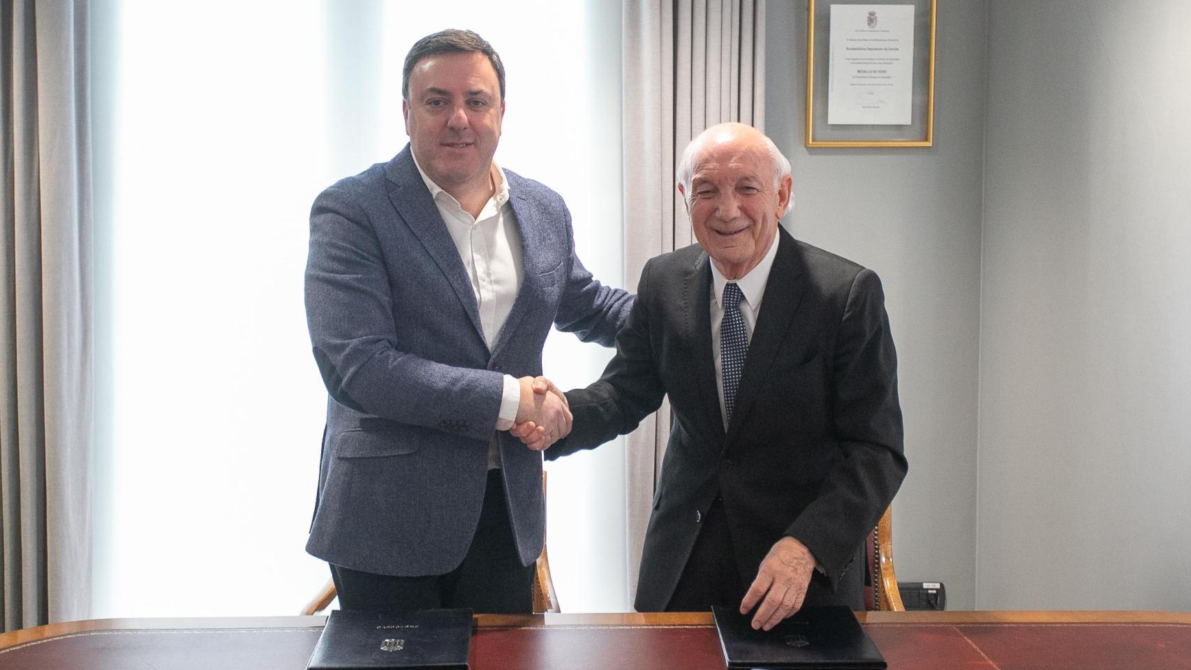El presidente de la Diputación, Valentín González Formoso, y el presidente de la patronal coruñesa, Antonio Fontenla.