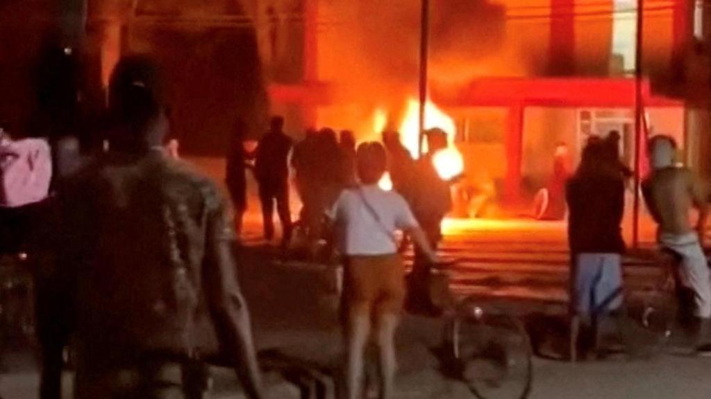 Incendio en la sede del Partido Comunista, en Morón.