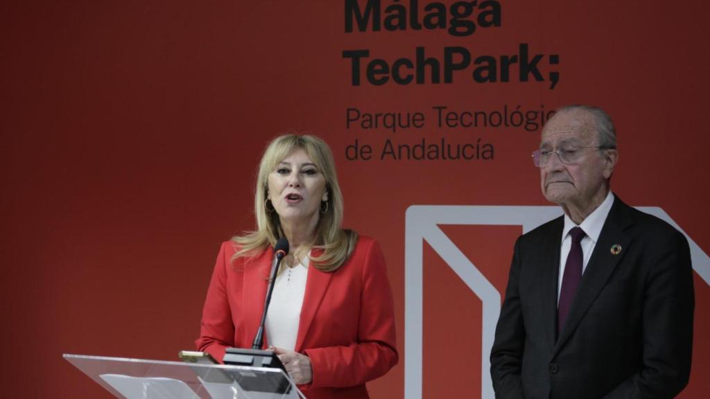 Carolina España y Francisco de la Torre en la presentación de los datos del Málaga Tech Park de 2025.