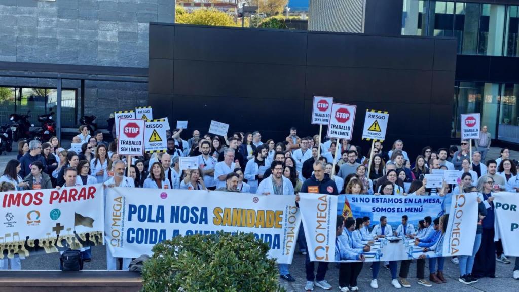 Concentración este lunes de los médicos ante el Hospital Álvaro Cunqueiro de Vigo