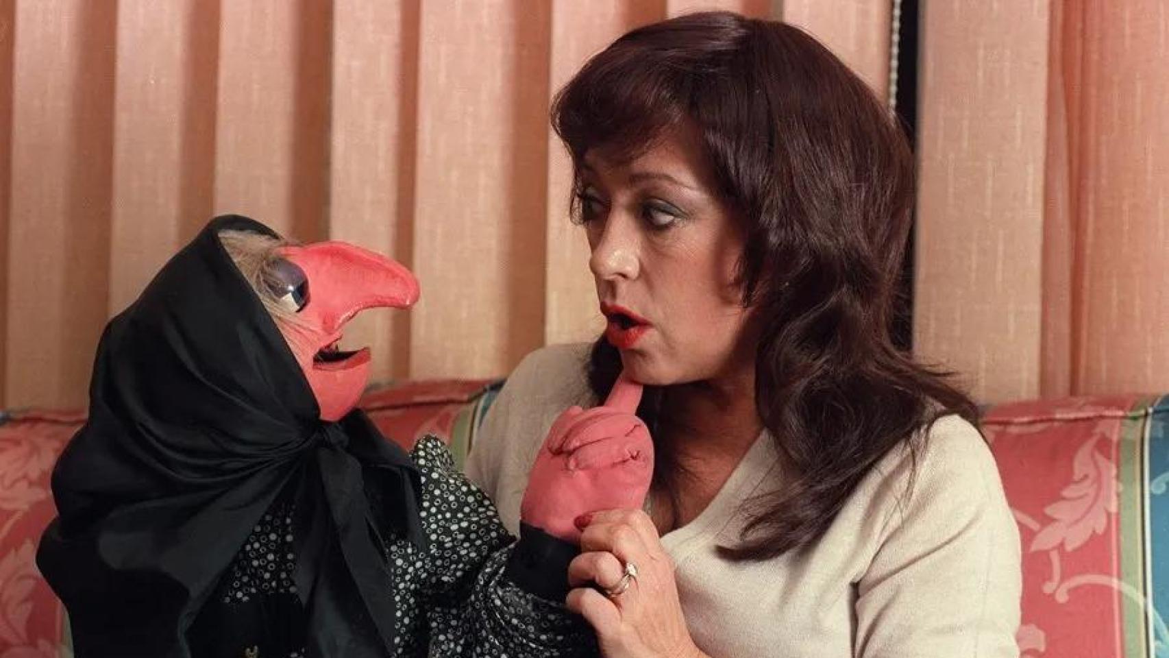 La ventrílocua Mari Carmen con uno de sus muñecos.
