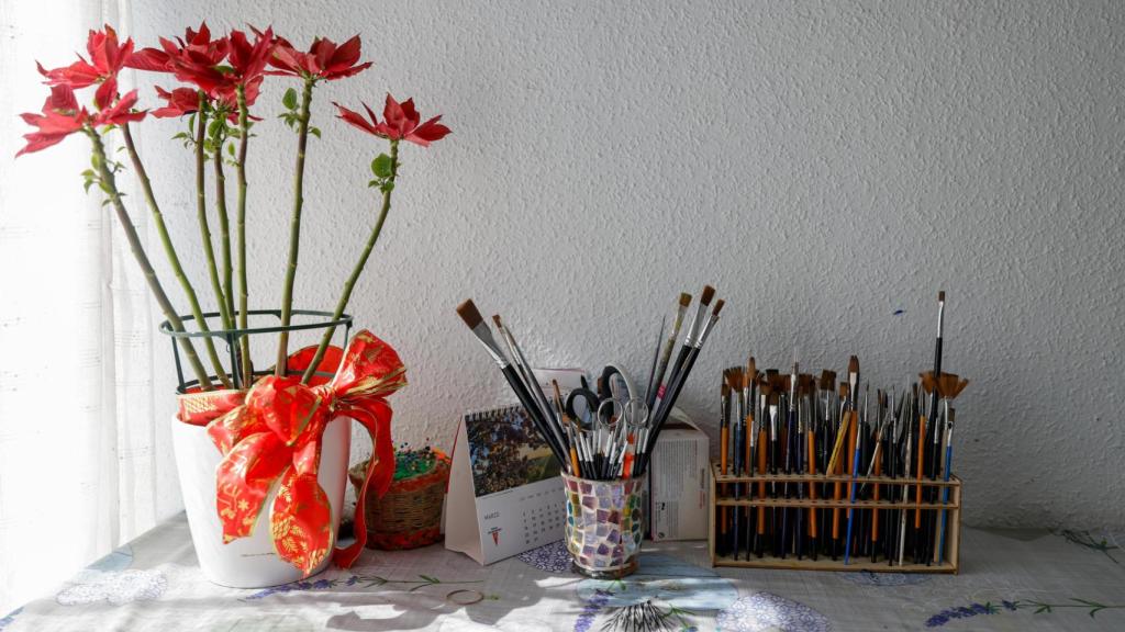 Su humilde estudio de pintura.