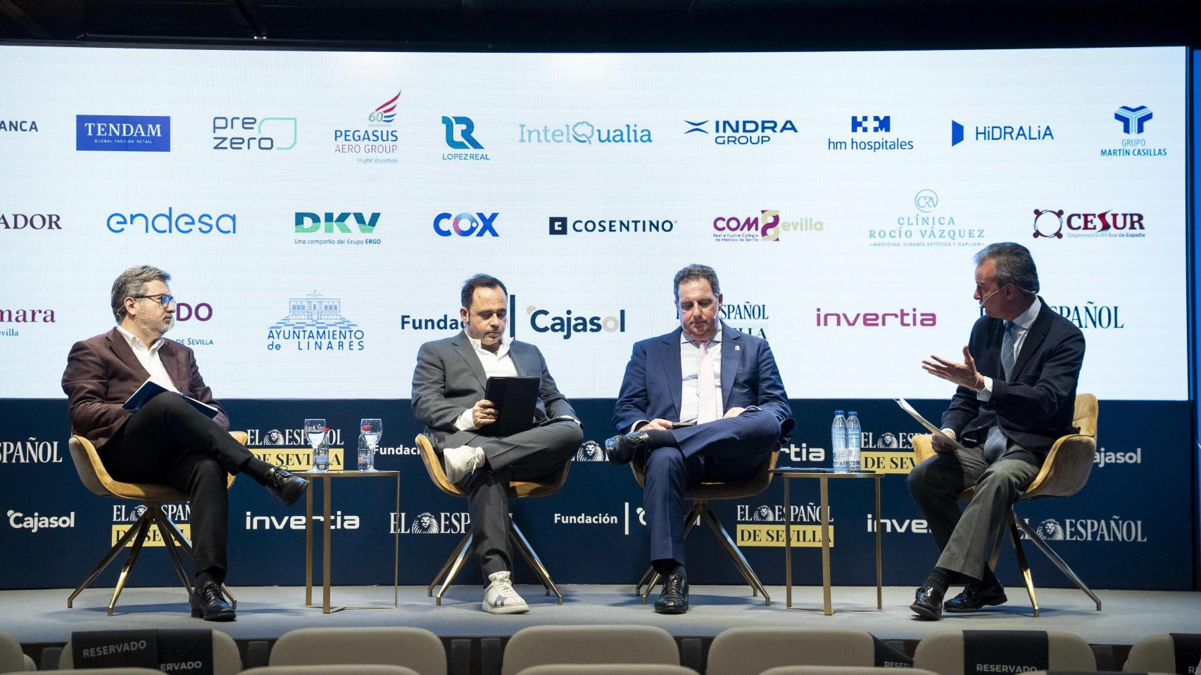 Imagen de la mesa redonda 'Presente y futuro de la sanidad en Andalucía'.