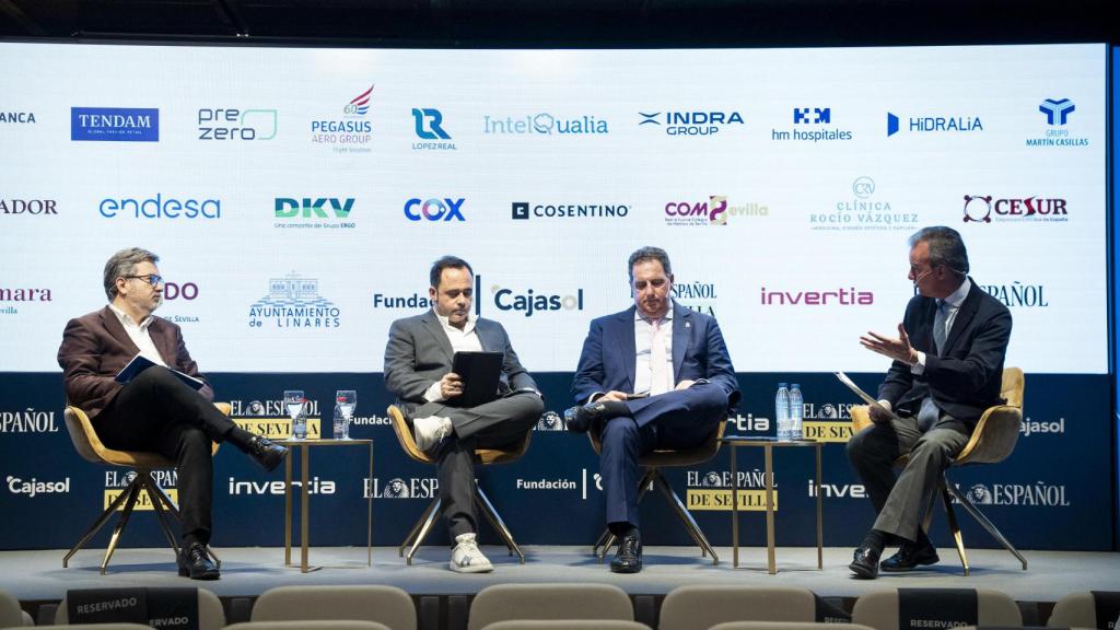 Imagen de la mesa redonda 'Presente y futuro de la sanidad en Andalucía'.