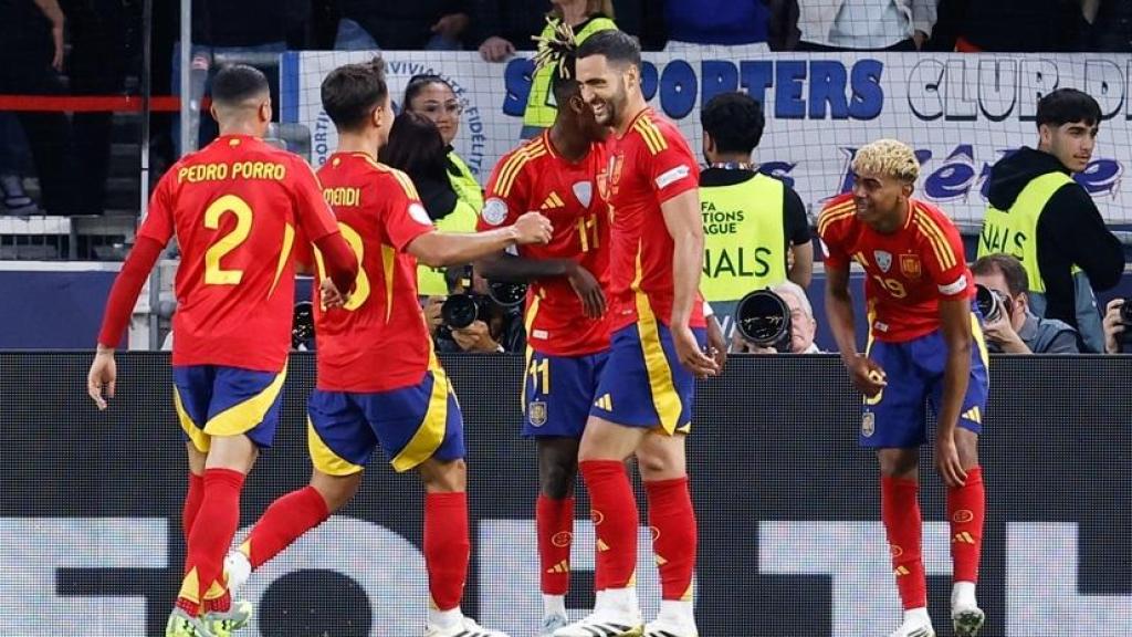 jugadores de la Selección española celebrando un gol.
