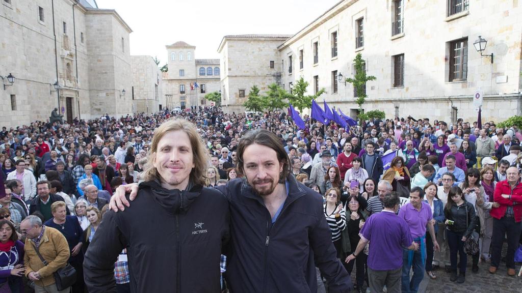 Pablo Fernández y Pablo Iglesias en un acto de campaña