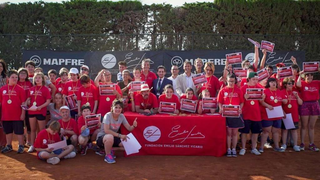 El equipo de la Fundación Sánchez Vicario en uno de sus programas en España.