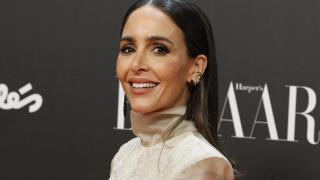Rocío Osorno deslumbra con un vestido joya lleno de esferas plateadas y flecos artesanales