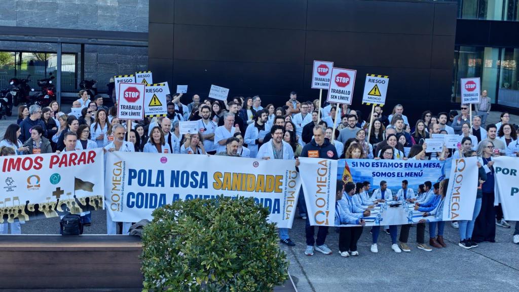 Concentración en el Hospital Álvaro Cunqueiro de Vigo