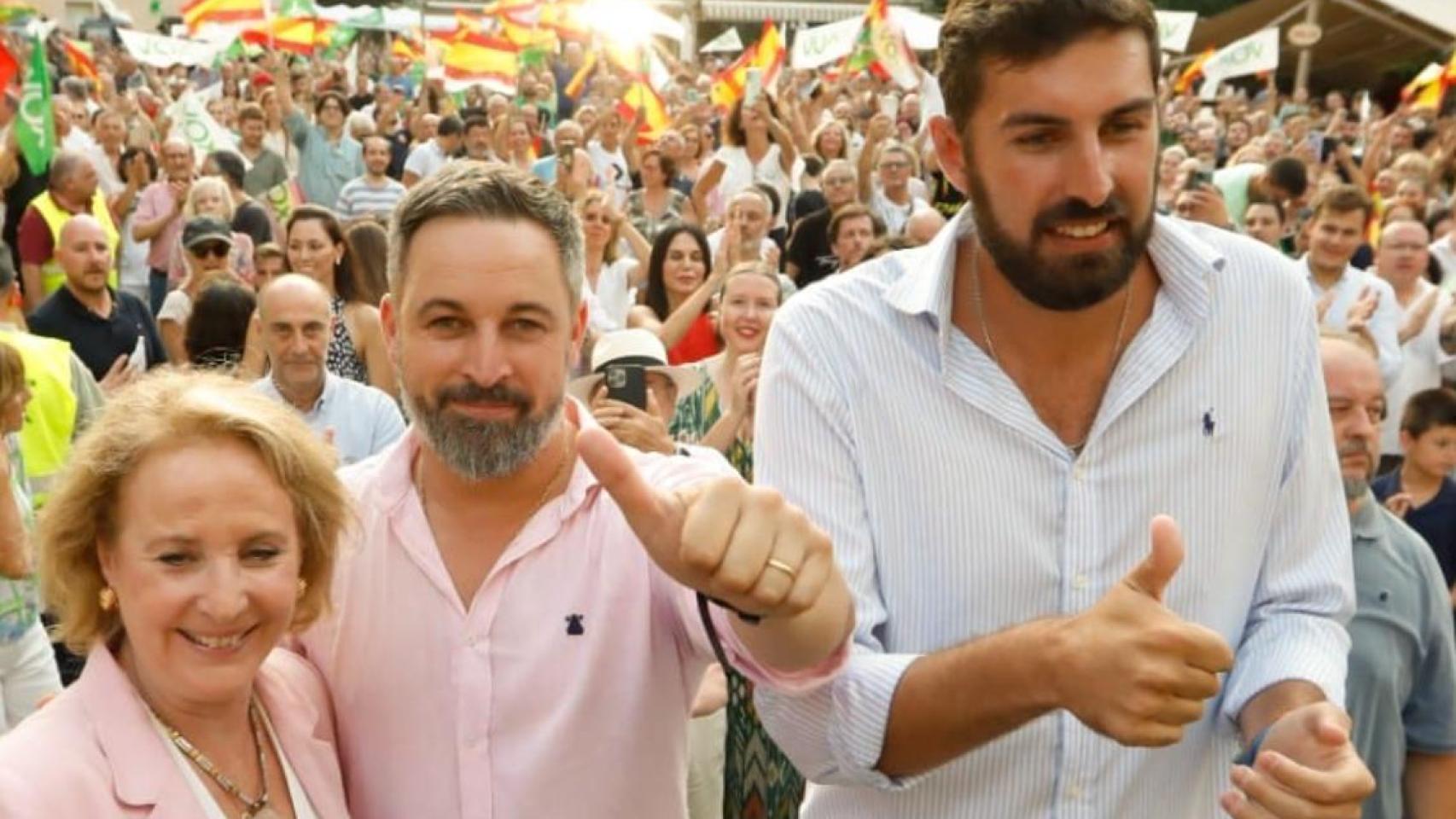 Santiago Abascal y José Ángel Antelo, en Murcia, durante un acto de partido de Vox.