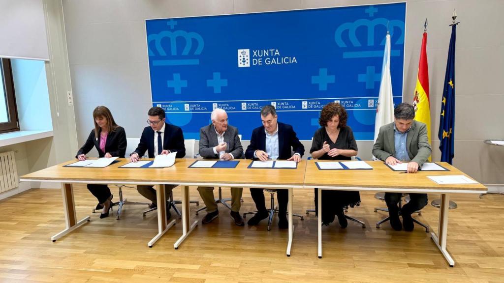 Firma del convenio entre el Hogar y Clínica San Rafael y la Xunta de Galicia