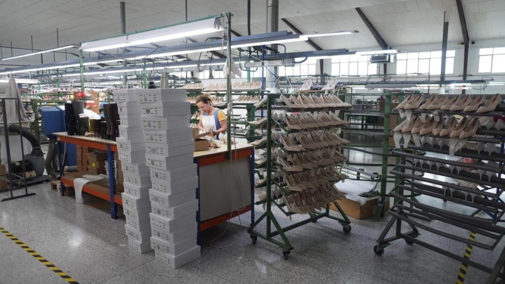 El taller de Magrit, de donde salen 200.000 pares al año.