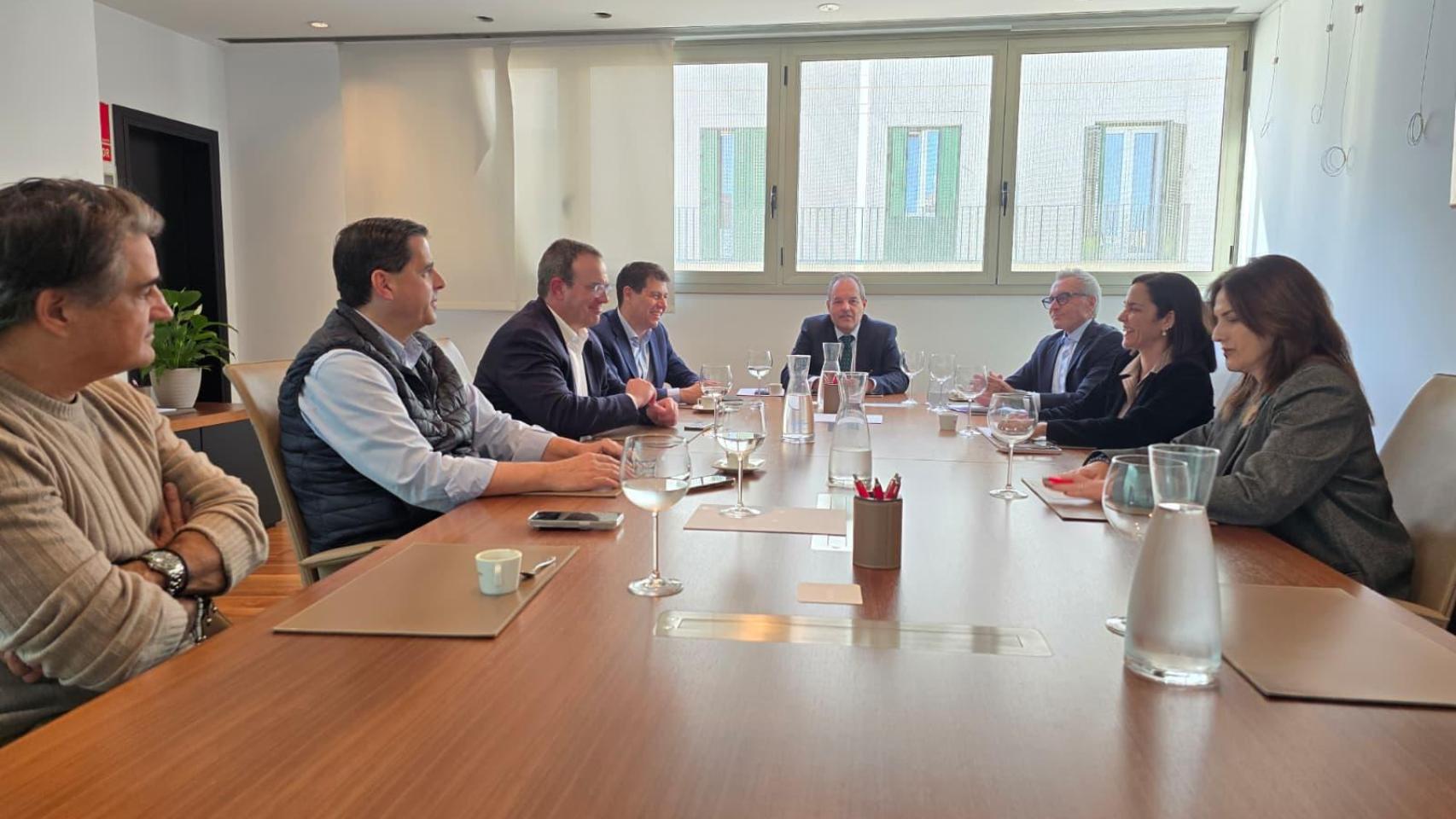 El Comité Ejecutivo de la Cámara de Comercio de Alicante reunido esta tarde.