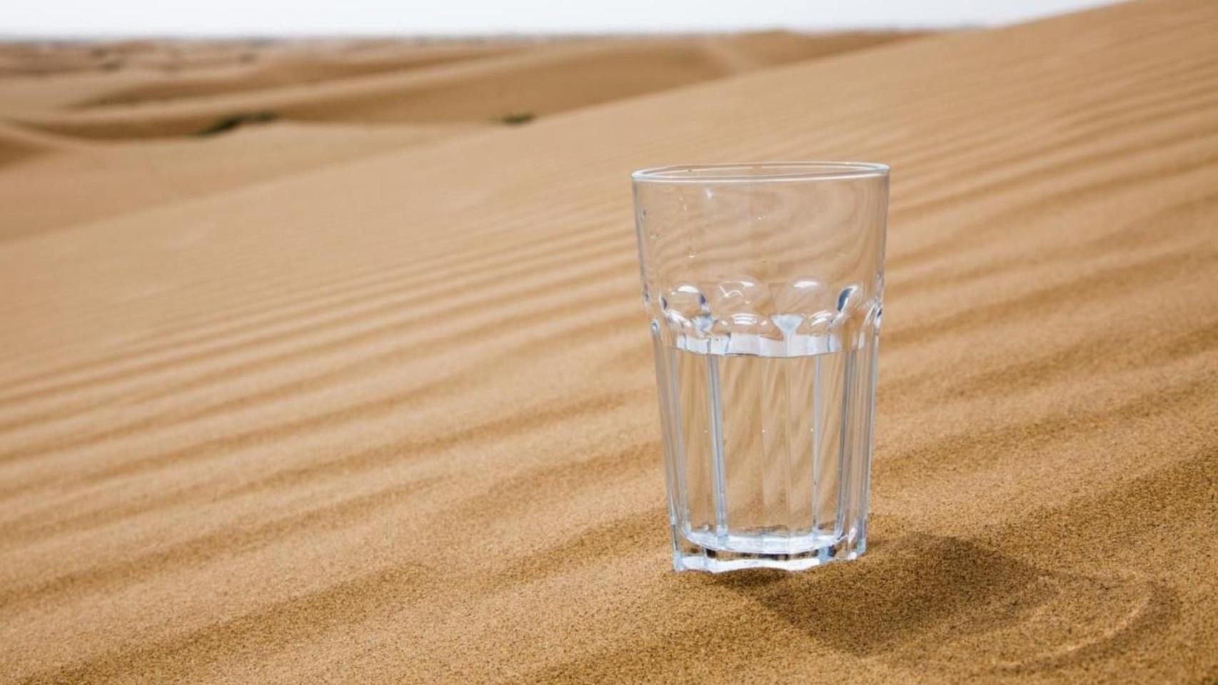 Un premio nobel cambia las normas: extrae 1.000 litros de agua al día en pleno desierto con una máquina revolucionaria