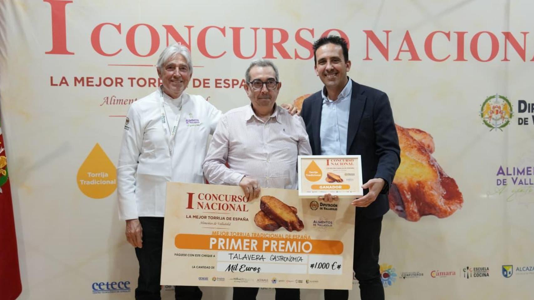 Entrega del premio al restaurante vallisoletano Talavera Gastronomía, en el I Concurso Nacional de Torrijas, este lunes