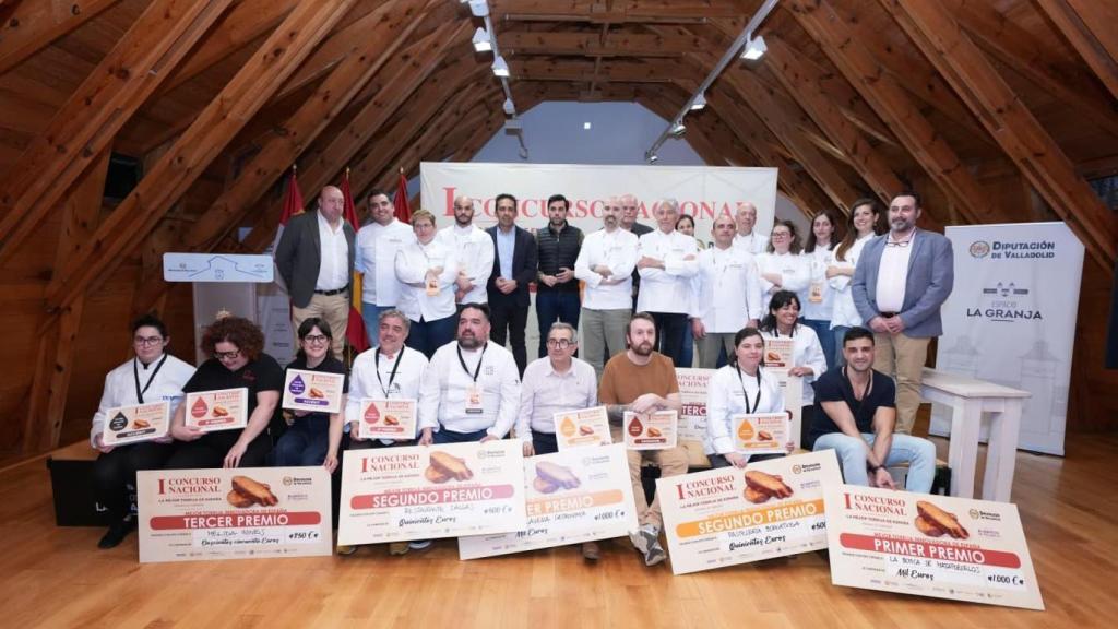 Foto de familia de los ganadores del concurso