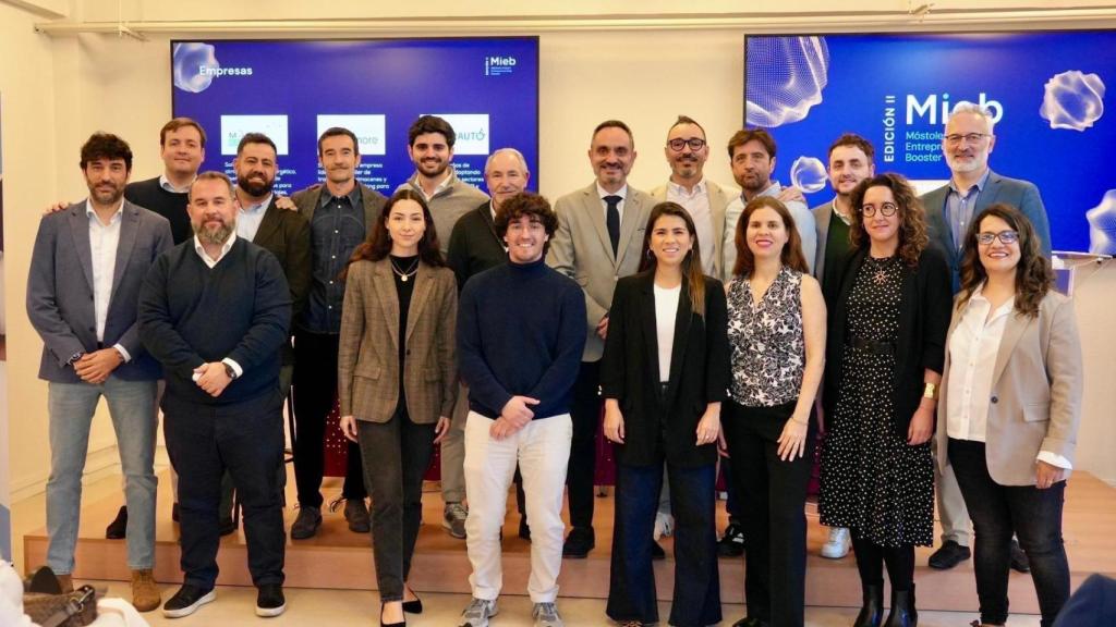 Participantes de la II edición Mieb en la foto de familia.
