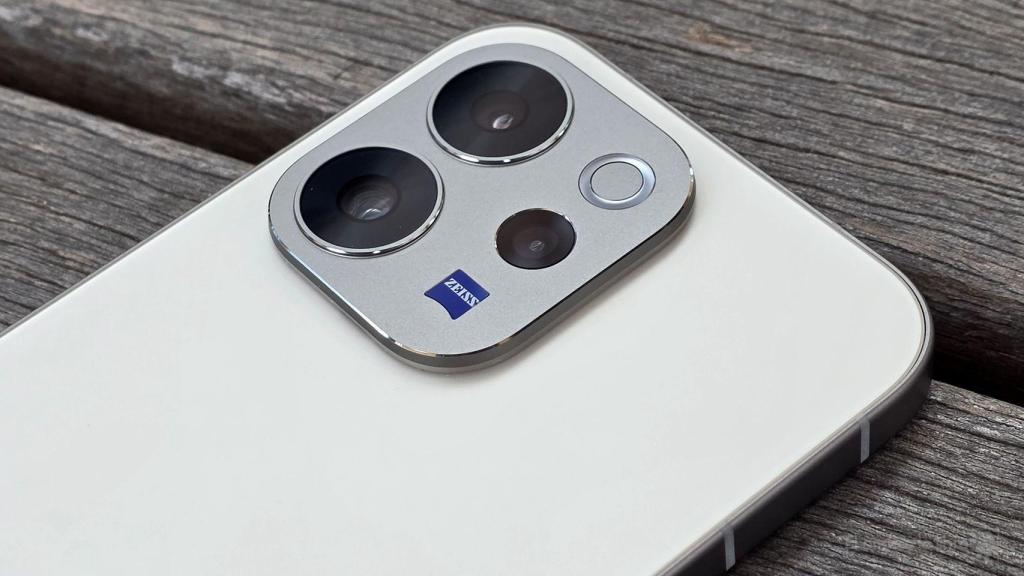Vivo V70