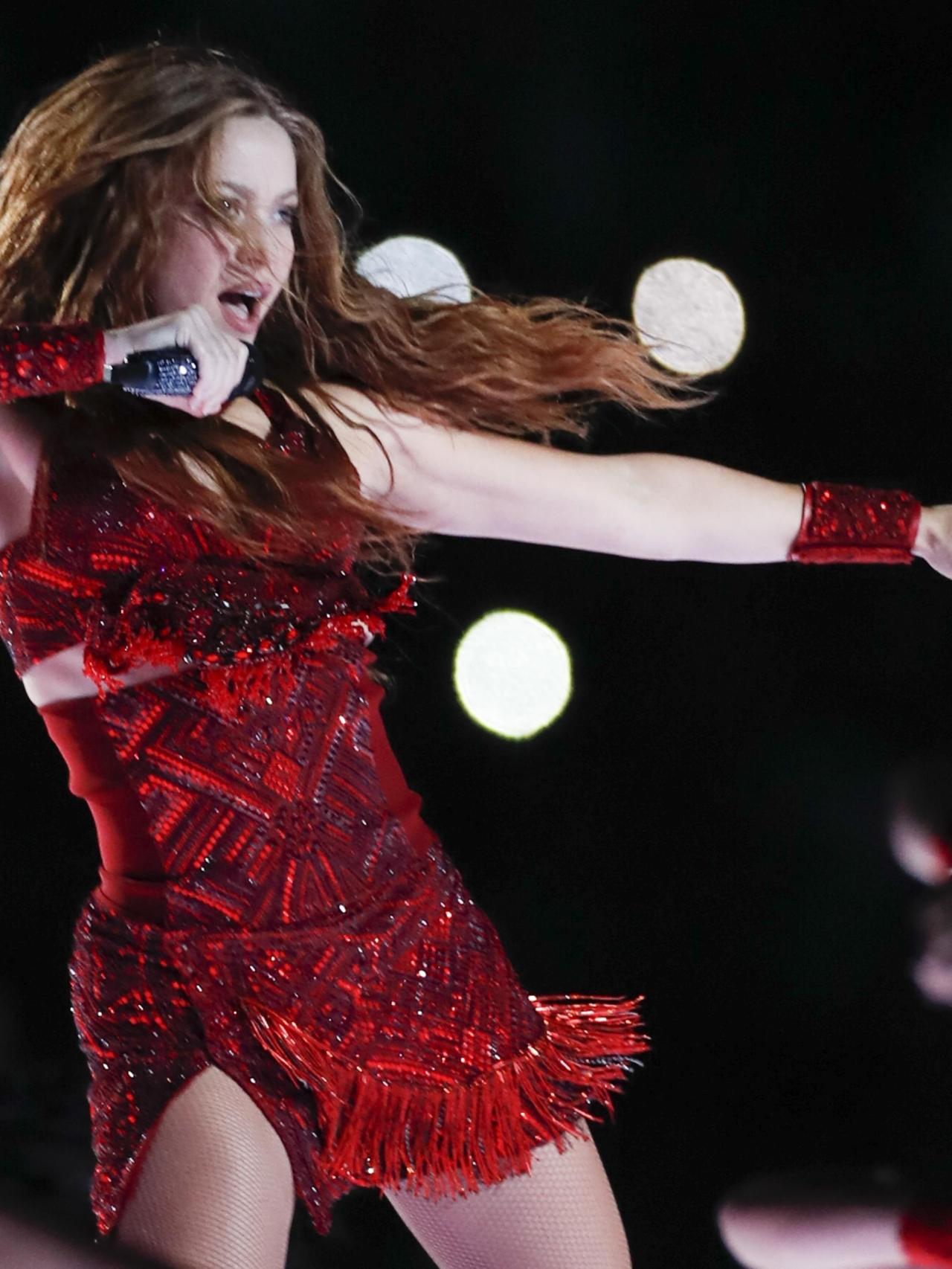 Shakira actuando en la Super Bowl en 2020.