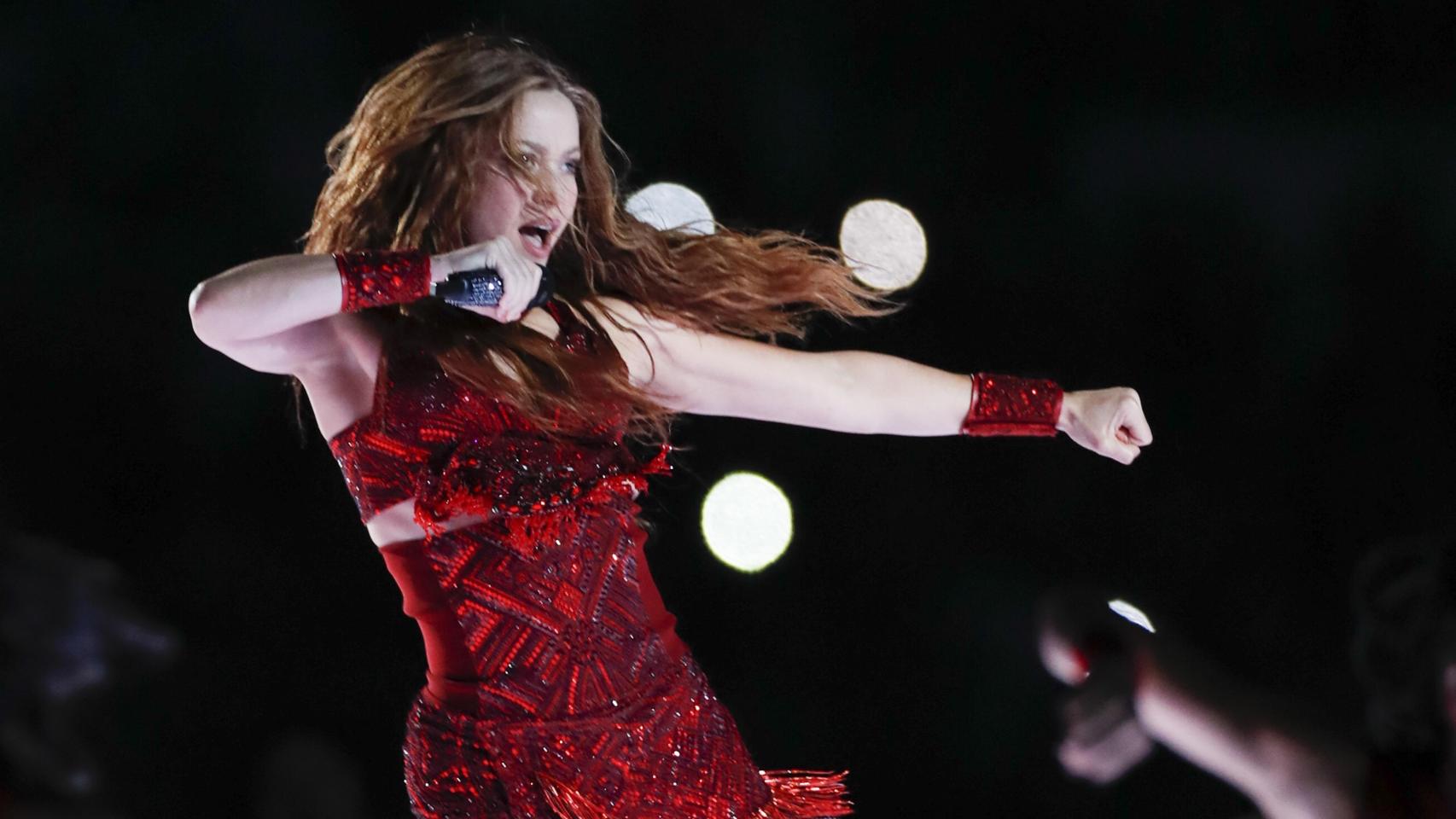 Shakira actuando en la Super Bowl en 2020.
