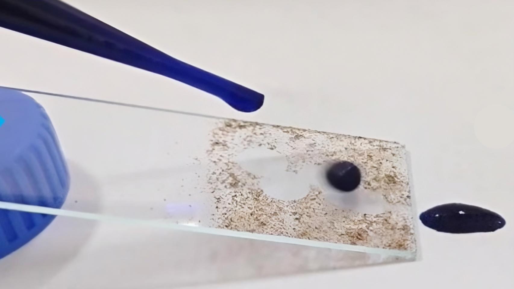 Una lámina hidrófoba que permite limpiar la superficie de las placas solares.