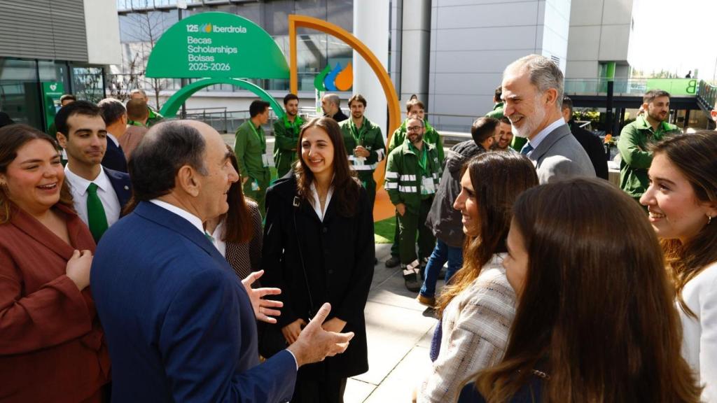 Su Majestad el Rey, acompañado del presidente del Grupo Iberdrola, Ignacio Galán, en el Campus Iberdrola en San Agustín de Guadalix (Madrid).